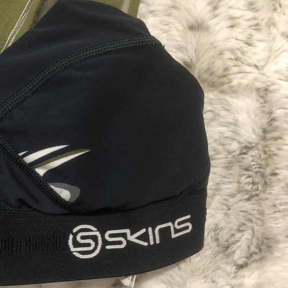 SKINS DNAmic Women sport bra Blue training yoga running gym casual hiking sz XS - Picture 4 of 11